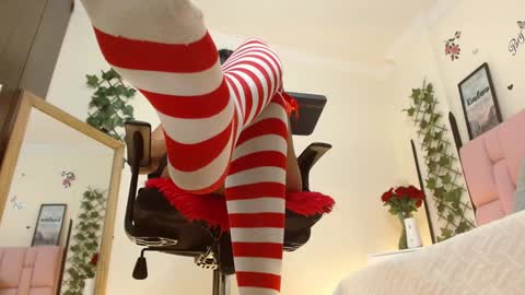 Snapshot of isabela_ferrer_ chatting on 01.29.25 I S A online show from 01.29.25