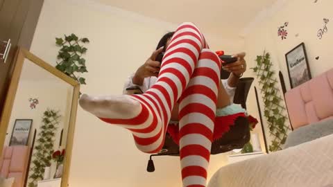 Snapshot of isabela_ferrer_ chatting on 01.30.25 I S A online show from 01.30.25