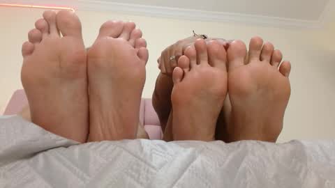 Snapshot of isabela_ferrer_ chatting on 10.15.25 I S A online show from 10.15.25