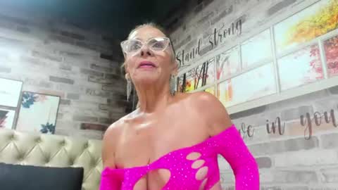 Snapshot of isabela_gomez3 chatting on 06.10.26 Isabela online show from 06.10.26