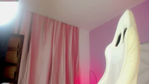 Snapshot of isabela_saenzz chatting on 10.12.25 I S A B E L A ISA online show from 10.12.25