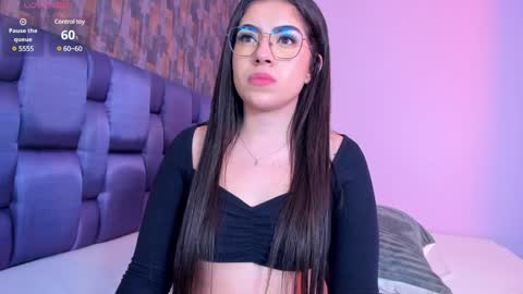 Isabela Angell  online show from 01.02.25