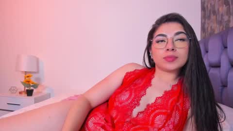 Isabela Angell  online show from 03.12.25