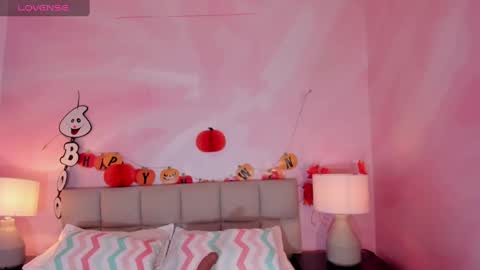 Snapshot of isabelastefano chatting on 10.31.25 isabelastefano online show from 10.31.25