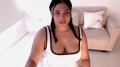 Snapshot of isabelateran chatting on 04.29.26 isabelateran online show from 04.29.26