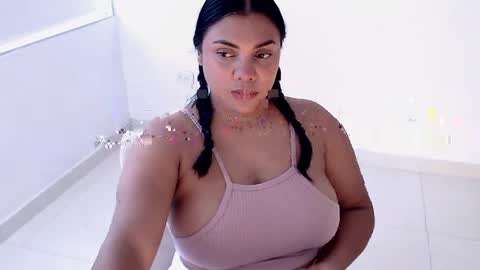 Snapshot of isabelateran chatting on 05.12.26 isabelateran online show from 05.12.26