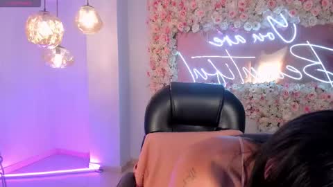 Isabel Bornner online show from 12.22.25