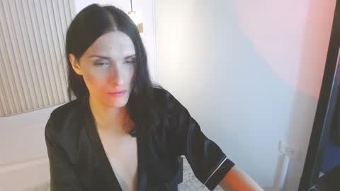 isabelfernandez1 online show from 12.18.25