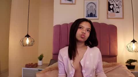 Snapshot of isabelgh_ chatting on 11.11.25 isabelgh_ online show from 11.11.25