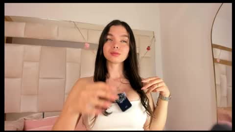 Snapshot of isabella_gomez11 chatting on 06.06.26 isabella_gomez11 online show from 06.06.26