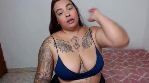 Snapshot of isabella_hots chatting on 10.11.25 estefania online show from 10.11.25