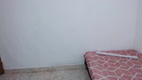 Snapshot of isabella_hots chatting on 10.21.25 estefania online show from 10.21.25