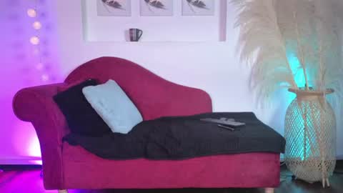 Snapshot of isabella_lt chatting on 06.17.26 online show from 06.17.26