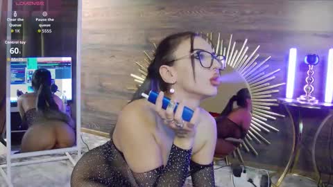 Isabella online show from 10.14.25