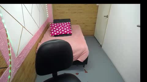 isabella_roseee online show from 10.03.25