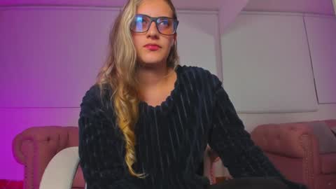 Isabella Rros online show from 12.18.24