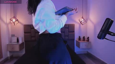 Snapshot of isabella_santamaria chatting on 10.12.25 Isa online show from 10.12.25