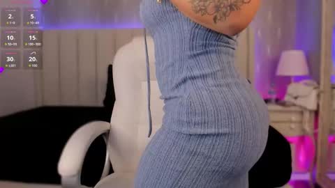 Snapshot of isabella_santamaria chatting on 10.27.25 Isa online show from 10.27.25