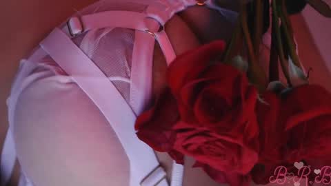 Isabella White online show from 12.19.24
