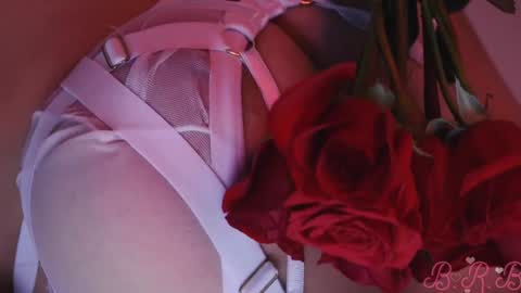 Isabella White online show from 12.19.24
