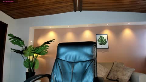 Snapshot of isabellaajoness chatting on 01.21.25 Isabella Everyday From 0530 to 1430 Col Time online show from 01.21.25