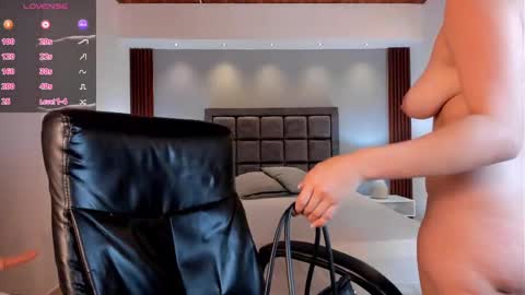 Snapshot of isabellaajoness chatting on 03.11.25 Isabella Everyday From 0530 to 1430 Col Time online show from 03.11.25