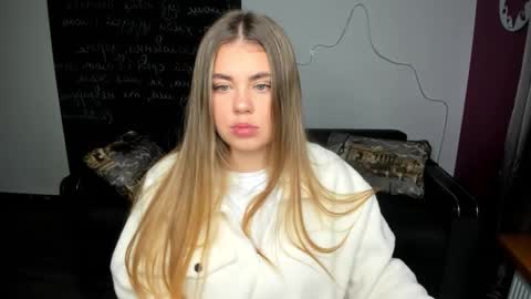 Snapshot of isabellabler chatting on 10.20.25 isabellabler online show from 10.20.25