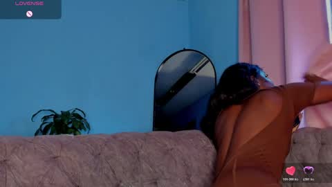 Snapshot of isabellabroms21 chatting on 05.19.26 v online show from 05.19.26