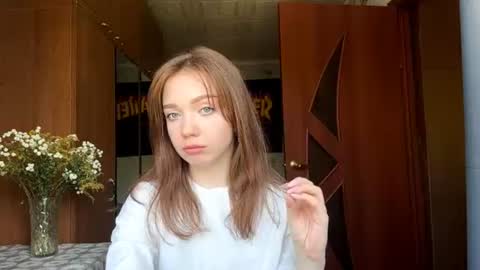 Snapshot of isabellaloftus chatting on 07.26.26 Lusy online show from 07.26.26