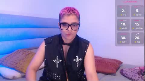 Snapshot of isabellamoutt chatting on 10.11.25 Isabella Mout online show from 10.11.25