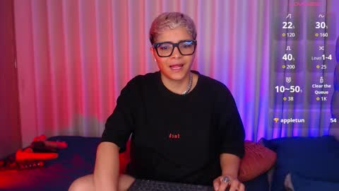 Isabella Mout  online show from 12.02.25