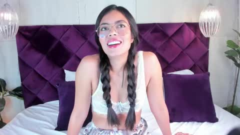 Snapshot of isabellax21 chatting on 09.17.25 Isa online show from 09.17.25