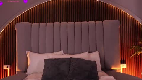 Isa  online show from 04.24.26