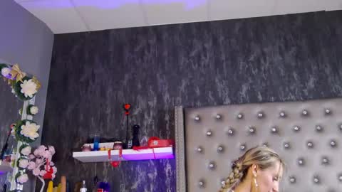 IsabelleEthan online show from 01.15.25