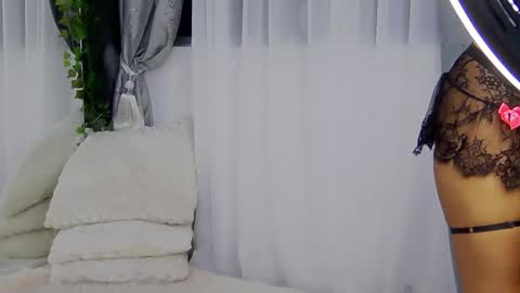 Snapshot of isabelleethan chatting on 10.21.25 IsabelleEthan online show from 10.21.25