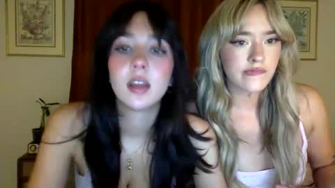 Snapshot of isabellelayla chatting on 09.16.25 Isabelle online show from 09.16.25