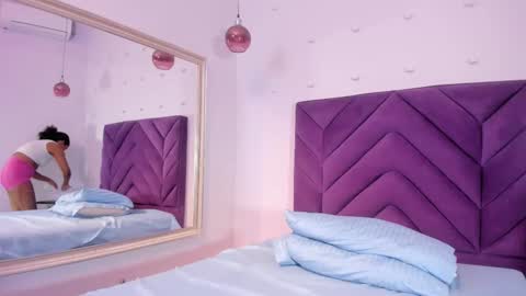 Isabellsmmith online show from 10.20.25