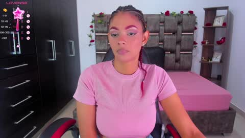 Hi mi name is Isabel  online show from 12.04.24