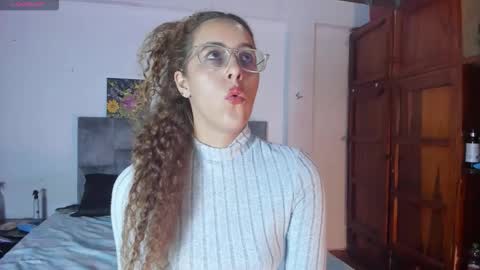 Snapshot of isangel_ chatting on 09.17.25 Isabela online show from 09.17.25