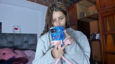 Isabela  online show from 09.26.25