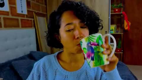 Isabela Paz online show from 10.06.25