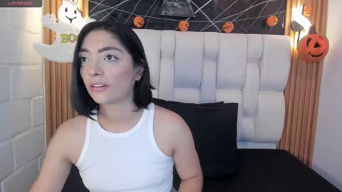 Snapshot of isarogers_dl chatting on 10.11.25 isabel online show from 10.11.25