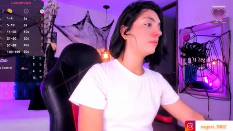 Snapshot of isarogers_dl chatting on 10.17.25 isabel online show from 10.17.25