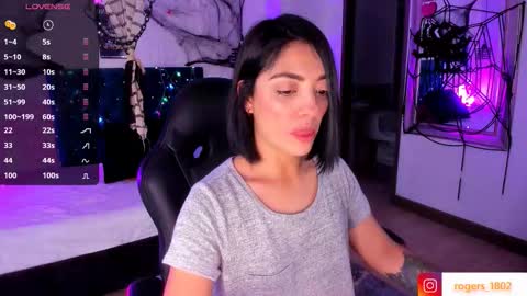 Snapshot of isarogers_dl chatting on 10.19.25 isabel online show from 10.19.25