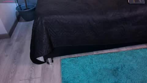 I S A  S AN D E R S  online show from 10.14.25