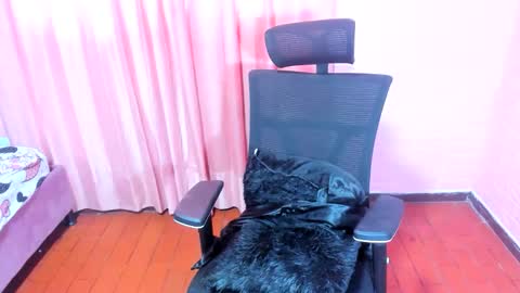 Snapshot of ishanyfalak chatting on 12.21.25 Ishanyfalak online show from 12.21.25