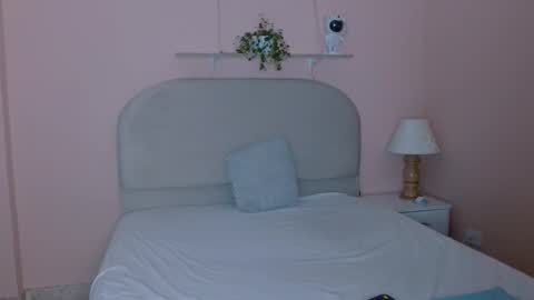 Snapshot of isis_cb17 chatting on 11.13.25 Isis online show from 11.13.25