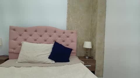 Snapshot of isis_choi chatting on 12.22.25 Isis Choi online show from 12.22.25