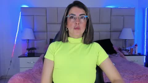 Snapshot of isis_loveyes_ chatting on 12.01.24 Pauli online show from 12.01.24