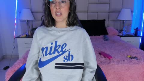 Snapshot of isis_loveyes_ chatting on 12.09.24 Pauli online show from 12.09.24